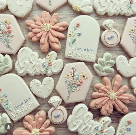 Bridal Shower Flower Cookies, Bridal Shower Cookies Decorated Floral, Love In Bloom Bridal Shower Cookies, Love Is In Bloom Bridal Shower Cookies, Wildflower Bridal Shower Cookies, Love In Bloom Cookies, Brooke Cookies, Love Is In Bloom Cookies, Floral Bridal Shower Cookies