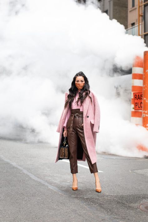 Wendy's Lookbook | Pink Smoke Winter In Nyc, Winter Outfits Street Style, Wendy's Lookbook, Look Formal, Zara Coat, Moda Chic, Boucle Jacket, Pink Suit, Brown Outfit