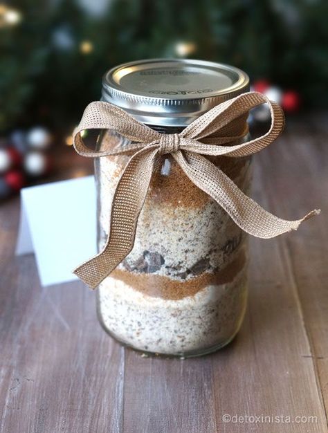 Gluten-Free Cookies in a Jar (Paleo, Vegan) « Detoxinista Cookie In A Jar, Homemade Hostess Gifts, Paleo Christmas Cookies, Paleo Christmas, Diy Christmas Cookies, Cookies In A Jar, Healthy Christmas Cookies, Edible Christmas Gifts, Almond Flour Cookies