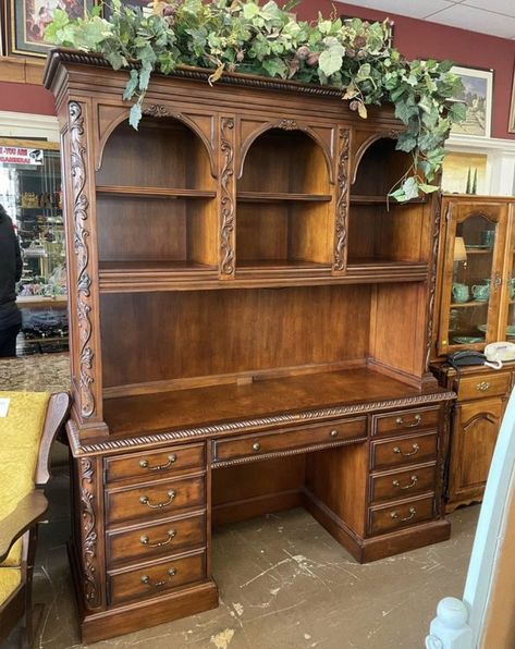 Vintage Desk With Shelves, Desk Ideas Aesthetic Vintage, Roll Top Desk Aesthetic, Antique Aesthetic Room, Diy Vintage Desk, Antique Decor Aesthetic, Wizard Interior Design, Antique Furniture Aesthetic, Interesting Home Decor