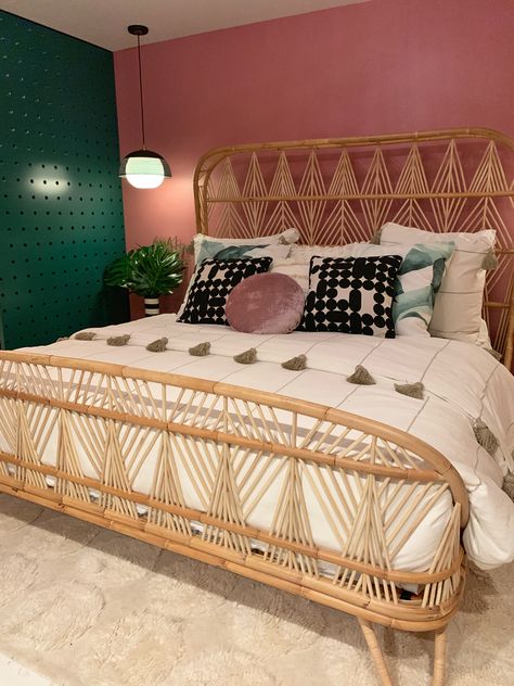 Highlights from Palm Springs Modernism Week 2019 - Cozy • Stylish • Chic Palm Springs Inspired Bedroom, Palm Springs Vibe Decor, Palm Springs Bedroom Ideas, Palm Springs Room Aesthetic, Palm Springs Bedroom Decor, Bedroom Inspirations Beach, Palm Springs Home Interior, Palm Springs Home Decor, Pink Cabana Palm Springs