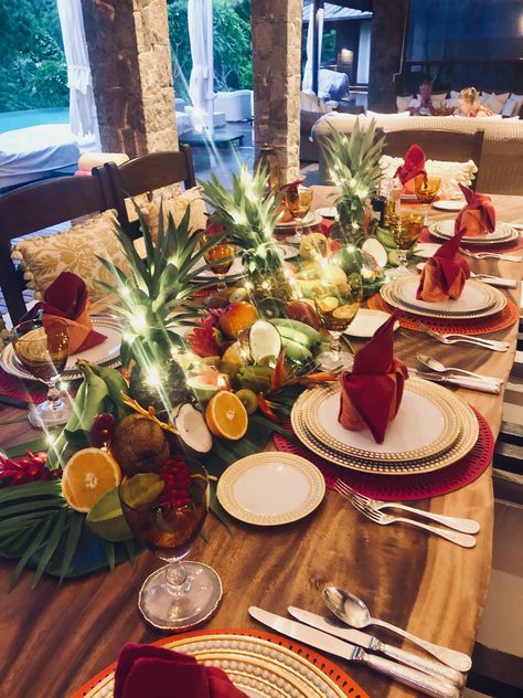 Tropical Christmas Decorations Table, Summer Dinner Table, Dinner Table Setup, Tropical Christmas Decorations, Tropical Xmas, Colorful Vibes, Fruits And Flowers, Red Green Christmas, Tropical Christmas