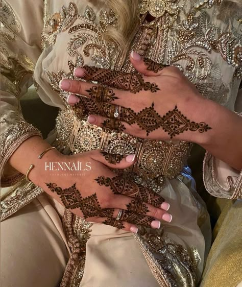 Henna Eid, Ideas For Ramadan, Moroccan Henna, Henna Style Tattoos, Henna Inspired Tattoos, Henna Nails, Henna Tattoo Hand, Eid Henna, Henna Inspo