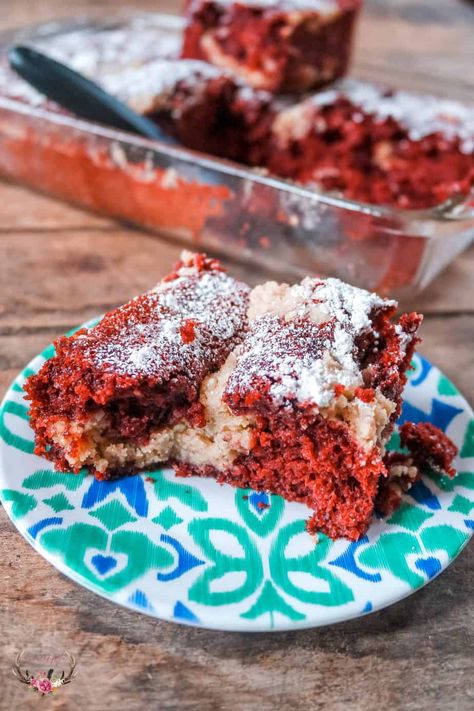 Easy Red Velvet Crumb Cake Recipe from a Cake Mix Velvet Crumb Cake, Easy Red Velvet, Crumb Cake Recipe, Cinnamon Cake, Crumb Cake, Red Velvet Cake, Velvet Cake, How To Make Cake, Cake Recipe