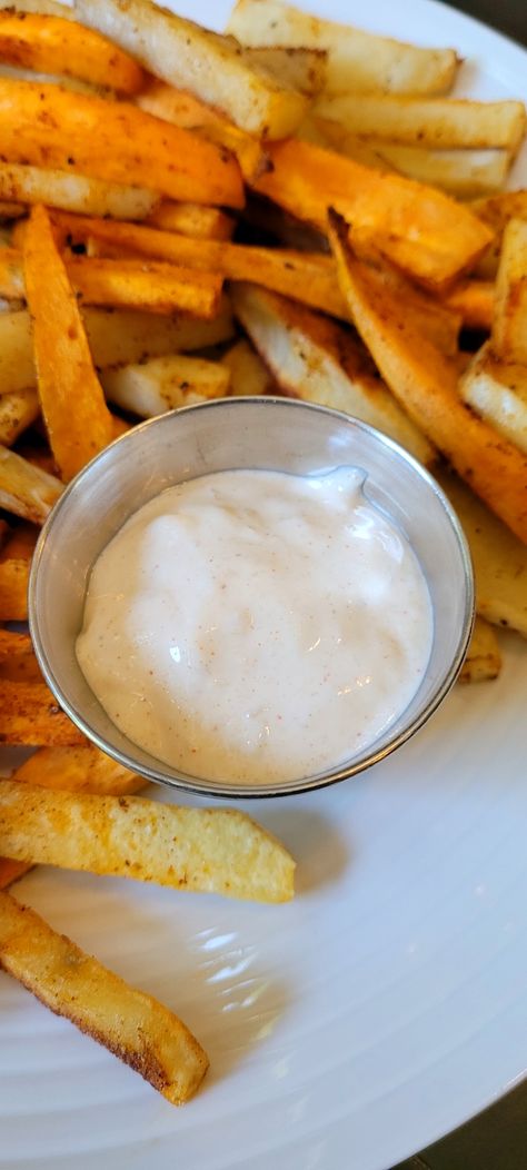 Horseradish Dipping Sauce Recipe, Dipping Sauce For Fried Mushrooms, Fried Mushroom Dipping Sauce, Mushroom Dipping Sauce, Cream Horseradish Sauce, Vegetable Dipping Sauce, Horseradish Dipping Sauce, Spicy Dip Recipes, Sweet Potato Fries Dipping Sauce