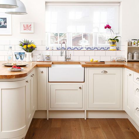 Need country kitchen decorating ideas? Take a look at this cream kitchen from Style at Home for inspiration. For more kitchen ideas, visit our kitchen galleries at Housetohome.co.uk Cream And Oak Kitchen, Solid Wood Kitchen Worktops, Cream Kitchen, Solid Wood Kitchens, Country Kitchen Decor, Oak Kitchen, Kitchen Cabinet Colors, Design Seeds, Kitchen Worktop