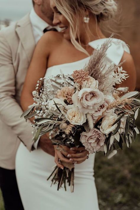 Boho Wedding Bouquet, Wedding Theme Colors, Future Wedding Plans, Western Wedding, Wedding Cake Designs, Wedding Mood, Bride Bouquets, Bridal Flowers, Flower Bouquet Wedding