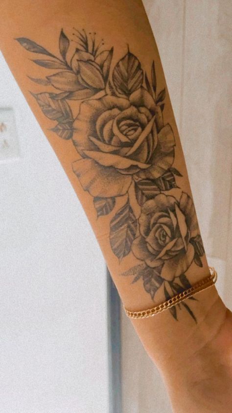 Mimalistic Tattoo, Sidearm Tattoos For Women, Underarm Tattoo, Rose Tattoo Forearm, Inner Arm Tattoos, Arm Sleeve Tattoos For Women, Rose Flower Tattoos, Rose Tattoo Sleeve, Rose Tattoos For Women