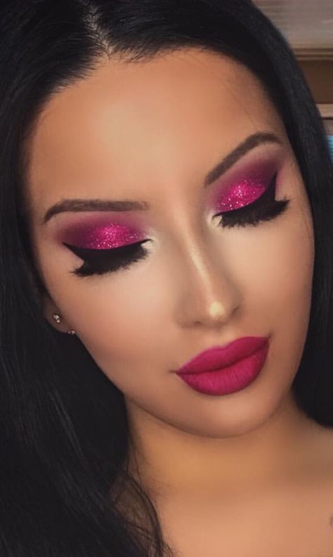 ᵛᴬᴿᵀᴬᴾ✨ Pink Eyeshadow Look, Christmas Eye Makeup, Drag Make-up, Beautiful Eyeshadow, Prom Eye Makeup, Pink Eye Makeup, Prom Makeup Looks, Dark Eyeshadow, Barbie Makeup