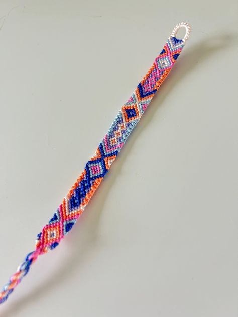 Handmade intricate patterned friendship bracelet! Love! Perfect summer staple! Size: Adult Pattern number: #2492 One Color Bracelet Pattern, Simple Embroidery Bracelet Patterns, 12 String Bracelet Pattern, 3 Color Friendship Bracelet Pattern, Friendship Bracelet Colors Combinations, Summer Friendship Bracelets Pattern, Cute Friendship Bracelets Pattern, Friendship Bracelet Colors, Diamond Friendship Bracelet