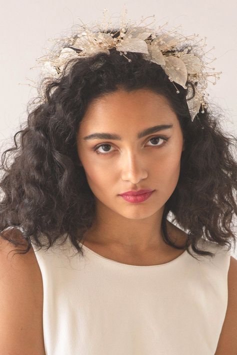 Flower Hair Crown, Curly Bridal Hair, Whimsical Hair, Minimalist Hair Accessories, Soho Style, Flower Crown Hairstyle, Hair Crown, Emma Rose, Hippie Hair