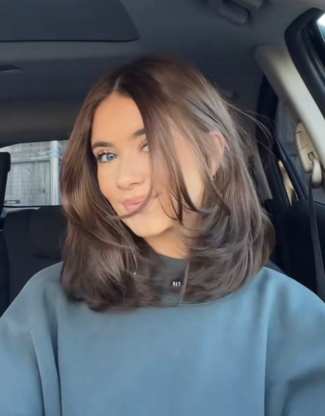 Medium Length Haircut With Layers Red Hair, Haircuts Short To Medium Length, Medium Haircuts Face Framing, Collarbone Length Hair Face Framing, Mid Length Hair Without Layers, Short Hair Styling Videos, Short Rounded Layers, Light Brown Hair Medium Length, Short Hair Cuts For Women With Layer