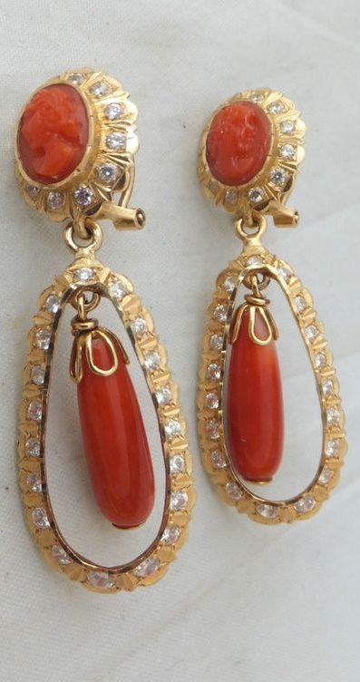 Hima Bindu, Antique Jewelry Victorian, Coral Drop Earrings, Real Diamond Earrings, Gold Jhumka, Gold Jhumka Earrings, Gold Pearl Jewelry, Gold Bridal Earrings, Beaded Necklace Designs