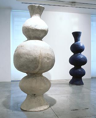 Monumental vessels (2001-02) by American ceramic sculptor Peter Schlesinger (b.1948). Large round glazed stoneware 74 x 27 in. source: the artist's site. via the best time of the day Brancusi Sculpture, Round Sculpture, Round Vases, Vases Ceramic, American Ceramics, Sculptures Céramiques, Time Of The Day, Pottery Sculpture, Keramik Vase