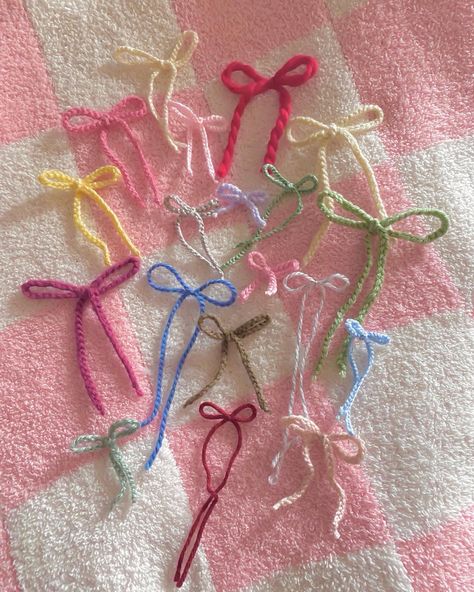 #crochet #crocheting #crochetideas , crochet bows, small crochet projects, crochet patters, crochet ideas Small Crochet Projects, Bow Garland, Crochet Bow, Crochet Bows, Small Crochet, Crochet Inspo, Pink Crochet, Crochet Ideas, Crochet Projects