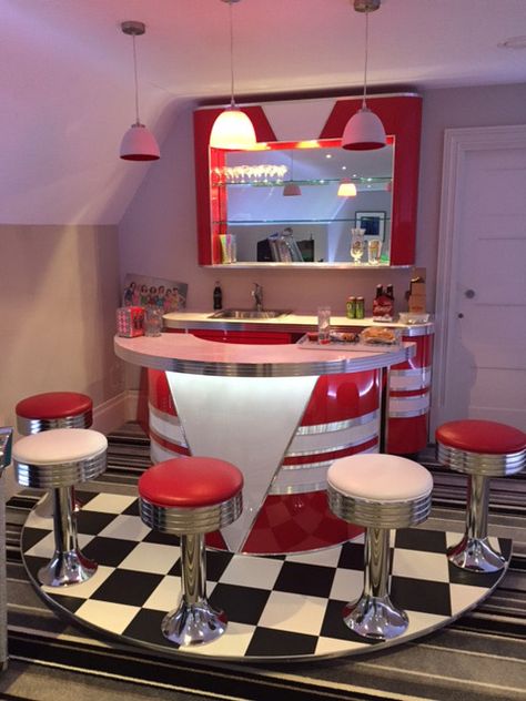 Retro 50s Decor, 50s Decorations, Retro Diner Decor, 50s Diner Kitchen, Bedford England, Diner Kitchen, 50s Decor, Diner Aesthetic, 1950s Diner