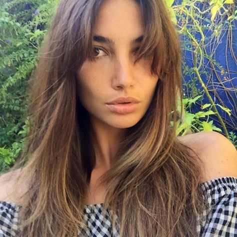 Side-Swept - Can't quite commit to full, straight-across fringe? Try Lily Aldridge's approach and sweep cheekbone-grazing wisps to either side of your face.Photo: @lilyaldridge Celebrity Bangs, Medium Brown Hair, Lily Aldridge, Grunge Hair, Looks Chic, Bang Bang, Celebrity Hairstyles, Hair Transformation, Hairstyles With Bangs