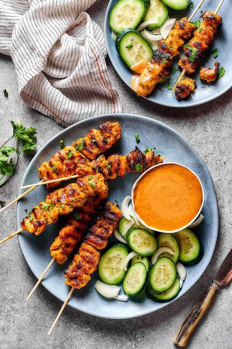 chicken satay. Satay Chicken Recipe, Thai Satay, Asian Bbq Sauce, Thai Dinner, Chicken Satay Recipe, Bulgogi Sauce, Beef Satay, Food Shoot, Satay Chicken