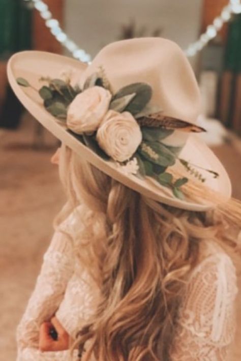 Western wedding hat with flowers #weddinghats #westernweddings #barnwedding #warbonnet #warbonnethatworks #fashion #westernfashion #weddinginspo... #weddinginspiration #hatwedding #vegaswedding #katyjade #weddingdress #desertwedding #flowercrown #flowerhat #customhat #felthat #customfelthat Boho Hat With Flowers, Western Wedding Hats, Bride With Cowboy Hat, Cowgirl Wedding Hat, Wedding Hairstyles With Hat, Cowgirl Hat With Flowers, Western Wedding Hat, Wedding Cowboy Hat Bride, Bridal Cowgirl Hat