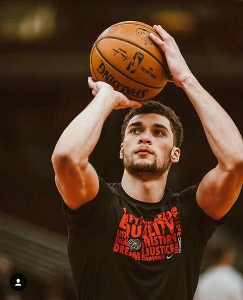 Zach Lavine Aesthetic, Zack Levine, Zack Lavine, Nba Aesthetic, Boyfriend Quotes Relationships, Zach Lavine, Basketball Photography, Sports Boys, D Gray Man