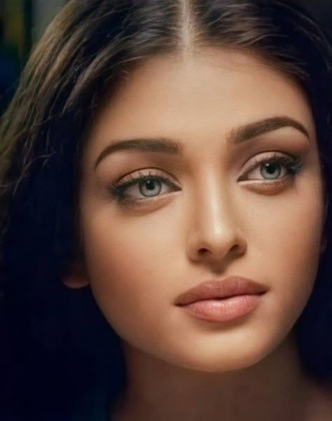 Aishwarya Rai Makeup, Beauty Vision Board, Aishwarya Rai Images, Aishwarya Rai Pictures, Aishwarya Rai Photo, Desired Face, Aishwarya Rai Bachchan, Model Aesthetic, Indian Aesthetic