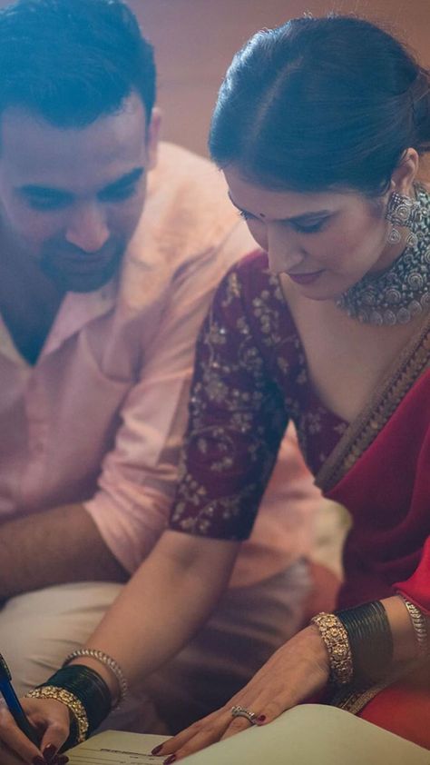 Steps & Benefits Of Changing Your Last Name Post-Marriage - ShaadiWish Court Marriage Outfit Indian, Court Marriage Outfit, Register Marriage, Marriage Saree, Changing Your Last Name, Court Marriage, Indian Dress Up, Bride Photos Poses, Saree Ideas