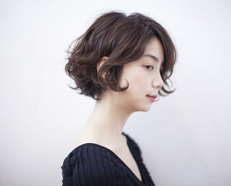 Angelica/giulietta/YENN BOB: Hair Arrange, Cut Her Hair, Shot Hair Styles, Permed Hairstyles, Girl Short Hair, Cut My Hair, Short Curly Hair, Looks Chic, Short Bob Hairstyles