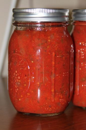 Farmstand Recipes, Canning Sauces, Tomato And Basil Pasta, Tomatoes Sauce, Tomato Basil Pasta Sauce, Basil Pasta Sauce, Canning Ideas, Tomato Basil Pasta, Tomato Basil Sauce