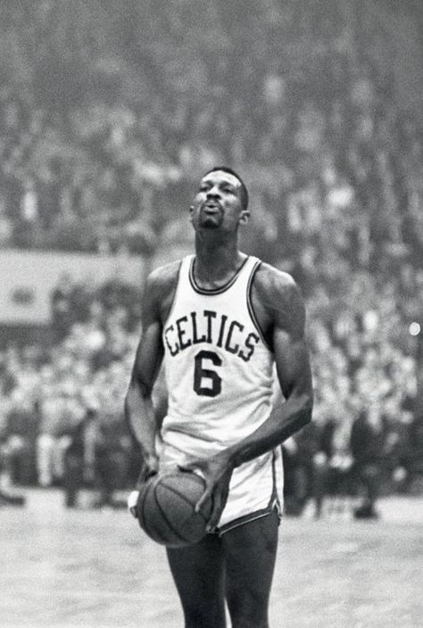 Bill Russell Ring Leader, Celtics Basketball, Celtic Pride, Bill Russell, England Sports, Nba Championships, Basketball Star, Nba Legends, Sport Icon