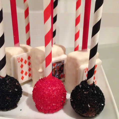 Cake pops - red and black - Vegas theme - Las Vegas Cake, Casino Cake, Vegas Cake, Blaze And The Monster Machines Party, Sweet Sixteen Birthday Party Ideas, Casino Theme Party Decorations, Vegas Theme, Vegas Party, Womens Winter Fashion Outfits