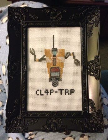 Borderlands - CL4P-TRP Cross Stitch Little Red Stitches Borderlands Cross Stitch, Needlepoint Ideas, Subversive Cross Stitch, Stitch Ideas, Nerd Stuff, Art How, Borderlands, Cross Stitching, Embroidery Inspiration