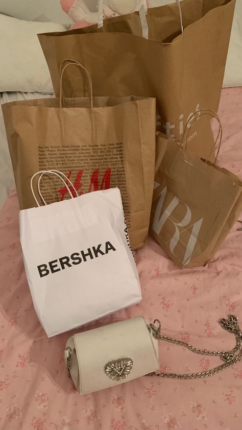 Shopping, Zara, H&M, Bershka, Lefties, bags, haul, clothes, outfits, spoilt😘 Lui Viton, Shopping Pictures, Clothes Outfits, Teen Wolf, Sephora, Vision Board, H&m, Recycling, Zara