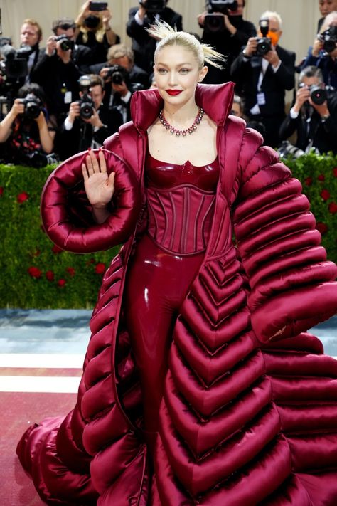 Winter Dressing, Celebrity Costumes, Gigi Style, Fashion Artwork, The Met Gala, Winter Quilts, Burgundy Dress, Dressing Gown, Gigi Hadid