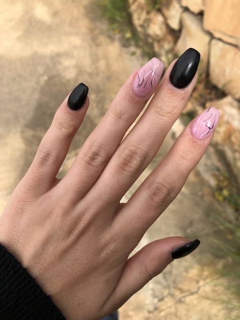 Pink And Black Marble Nails, Black And Light Pink Nails, Light Pink And Black Nails, Black Pink Nails, Black Marble Nails, Pink Black Nails, Marble Acrylic Nails, Red And Gold Nails, Silver Nail Designs