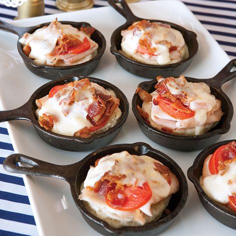 Mini Southern Hot Browns Hot Browns, Kentucky Derby Recipes, Derby Recipe, Southern Cooking Recipes, Cast Iron Skillets, Brown Recipe, Hot Brown, Paula Deen Recipes, Rocky Top