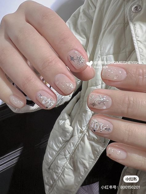 Nail Korean Style Christmas, Douyin Christmas Nails, Nail Noel Christmas, Korean Christmas Nails, Nails Noel, Nail Trong, Nail Noel, Snow Nails, New Years Nail Designs