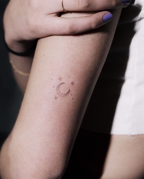 Moon With 3 Stars Tattoo, Dainty Moon Tattoos, Moon Sparkle Tattoo, Tiny Moon Tattoos For Women, Tattoo Ideas Moon And Stars, Mini Tattoos Moon And Stars, Moon With Stars Tattoo, Mini Moon Tattoo, Pretty Tattoo Ideas