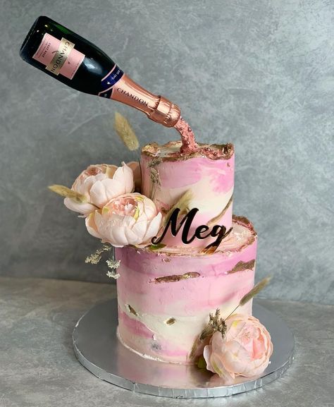 Cakes In Bloom🌻 on Instagram: “Rosé Birthday!🍾🌸 This anti-gravity rosé cake was so fun to make! Red velvet cake with vanilla buttercream, assorted flowers, and a floating…” Aesthetic Cake Shop, Anti Gravity Cake, Cakes Decorated, Assorted Flowers, Gravity Defying Cake, Gravity Cake, Sweet 16 Cakes, 16 Cake, Rosé Birthday