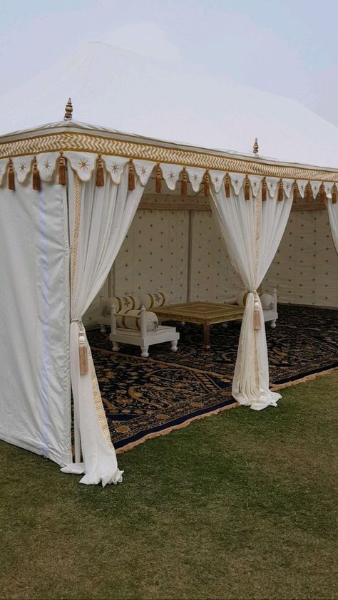 Arabian Tent Decor, Luxury Safari Tent, Gazebo Tent Decorating Ideas, Diy Tent Outdoor, Outdoor Tent Decorations, Moroccan Tent, Arabian Tent, Picnic Party Decorations, Wedding Tents