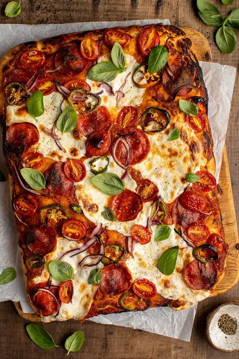 Fresh Mozzarella Pizza, Red Pepper Pizza, Sweet Pizza, Mozzarella Pizza, Roasted Pepper Sauce, Roasted Red Pepper Sauce, Red Pepper Sauce, Roasted Red Pepper, Pizza Pizza