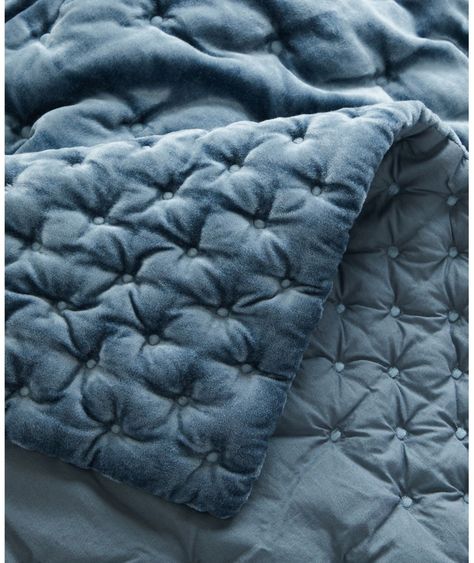 Blue Bedspread Ideas, Burglary Proof, Quilted Throws, King Size Bed Designs, Simple Bed Designs, Double Bed Designs, Bed Design Ideas, Velvet Bedspread, Studio Bed