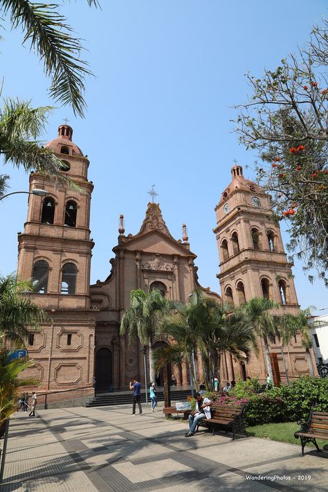 San Lorenzo Cathedral - Plaza 24 de Septiembre - Santa Cruz de la Sierra Bolivia Bolivia Aesthetic, Bolivia Santa Cruz, Santa Cruz Bolivia, Bolivia Travel, South American Countries, Landlocked Country, Travel South, South America Travel, La Rochelle