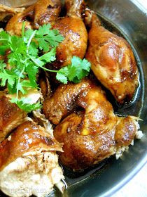 This is not the usual soy sauce braised chicken. This chicken dish is deeply infused with galangal,  tasted quite similar to Teochew braise... Braising Recipes, Braised Chicken Thighs, Mongolian Beef Recipes, Easy Chinese Recipes, Duck Recipes, Braised Chicken, Chicken Dish, Stuffed Whole Chicken, Chinese Recipes