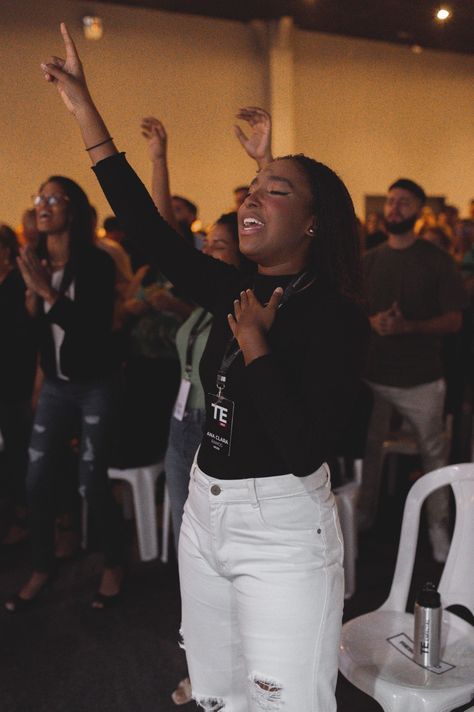 Praying Friends Aesthetic, Church Black Women, Woman Of God Aesthetic, Church Girl Aesthetic, Christian Woman Aesthetic, Christian Vision Board, Christian Friendship, Church Aesthetic, Vision Board Images