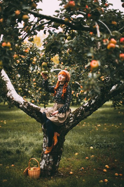 Apple Orchard Photography, Fall Photoshoot Ideas, Portret Feminin, A Clothes Horse, Deep Breaths, Fairytale Photography, Shotting Photo, Farm Photo, Apple Orchard