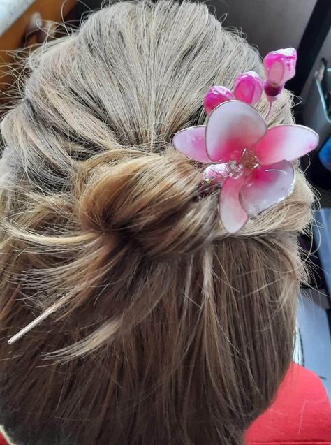 Orchid flowers Hairpin, Japanese Hairpin, Bridal Hair Pin, Resin Flowers Hairpin, Women Accessories, Gift Ideas by DDKJewellery on Etsy Japanese Hairpin, Bridal Hair Pin, Orchid Flowers, Japanese Hairstyle, Haircuts Straight Hair, Hair Food, Flower Hair Pin, Hair Collection, Bridal Hair Pins