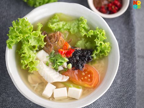 Fish Porridge Recipe | NoobCook.com Fish Porridge, Chinese Soups, Singaporean Food, Chinese Soup Recipes, Egg Tofu, Cooking Roast Beef, Soups Recipes, Steamed Eggs, Yummy Seafood