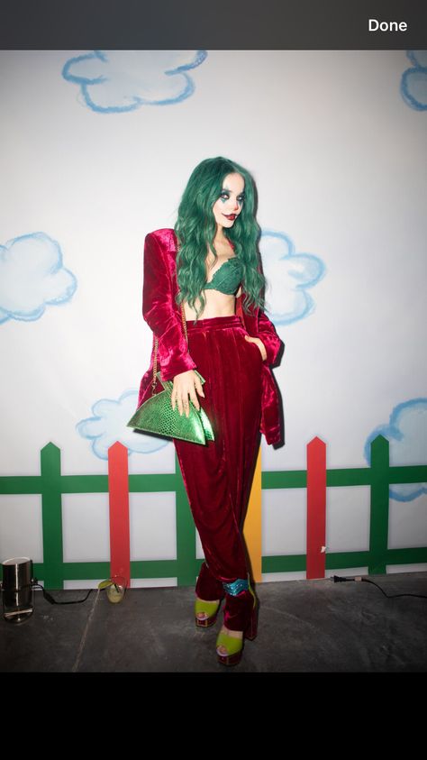 Halloween Aesthetic Outfits, Female Joker Makeup, Xmas Photoshoot, Peyton Clark, Female Joker, Joker Makeup, Halloween Aesthetic, Dove Cameron, Aesthetic Outfits