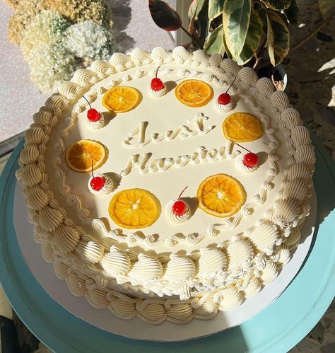 🍒🍊 Still can’t get over this cutie! 16 inch of Olive oil ricotta cake, blackberry fennel jam & sea salt honey… | Instagram Cake Blackberry, Honey Buttercream, Bolo Vintage, Citrus Wedding, Ricotta Cake, Cute Baking, Cherry Cake, Cake Photography, Engagement Cakes