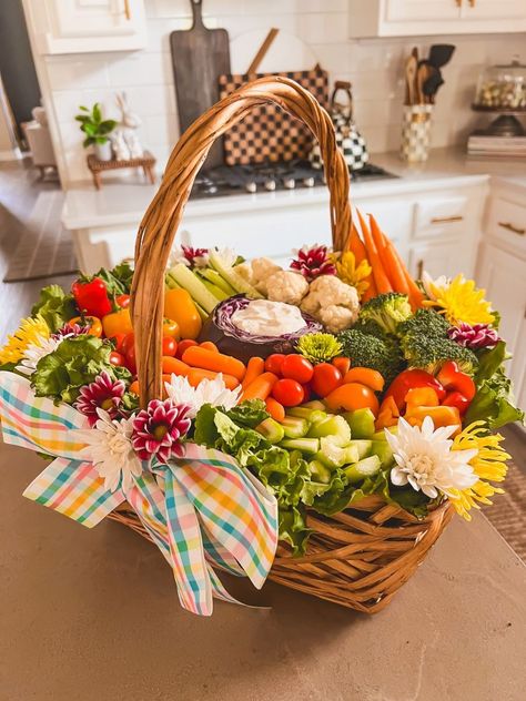 How to Make an Adorable Veggie Basket for Spring! - Easter Basket Charcuterie, Charcuterie Basket, Dinner Boards, Veggie Basket, Hot Chocolate On A Stick, Beach Picnic Party, Easy Hot Chocolate, Happy Resurrection, Dessert Boards